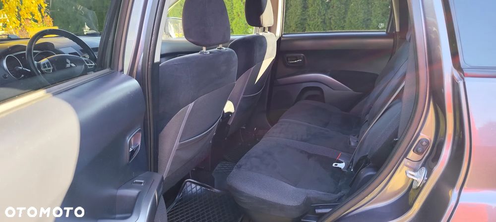 Mitsubishi Outlander 2.4 Invite 2WD - 8
