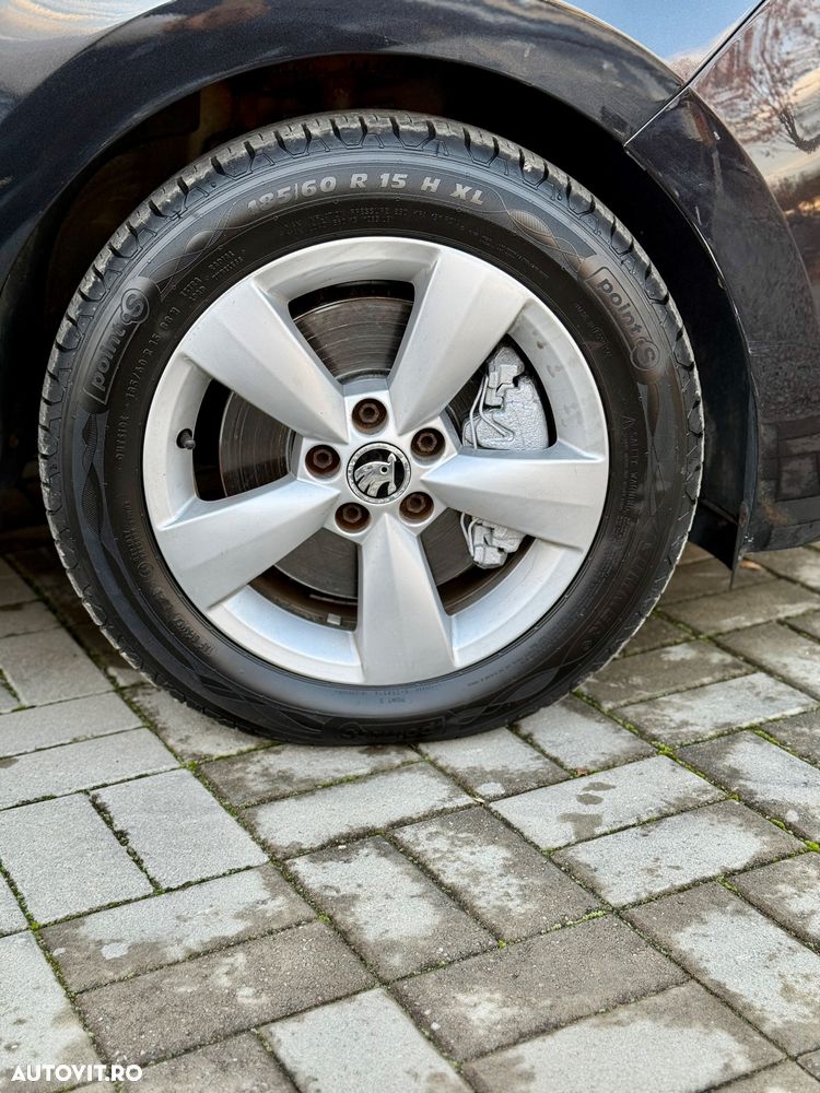 Skoda RAPID Spaceback 1.4 TSI DSG Style+ - 14