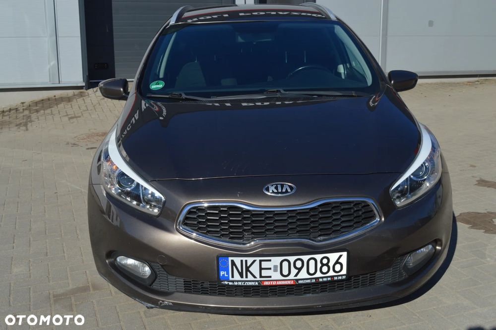 Kia Ceed 1.6 GDI Dream Team Edition - 12