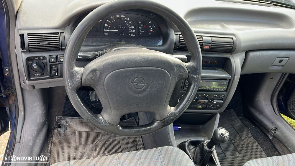 Opel Astra 1.7 TD GT - 1