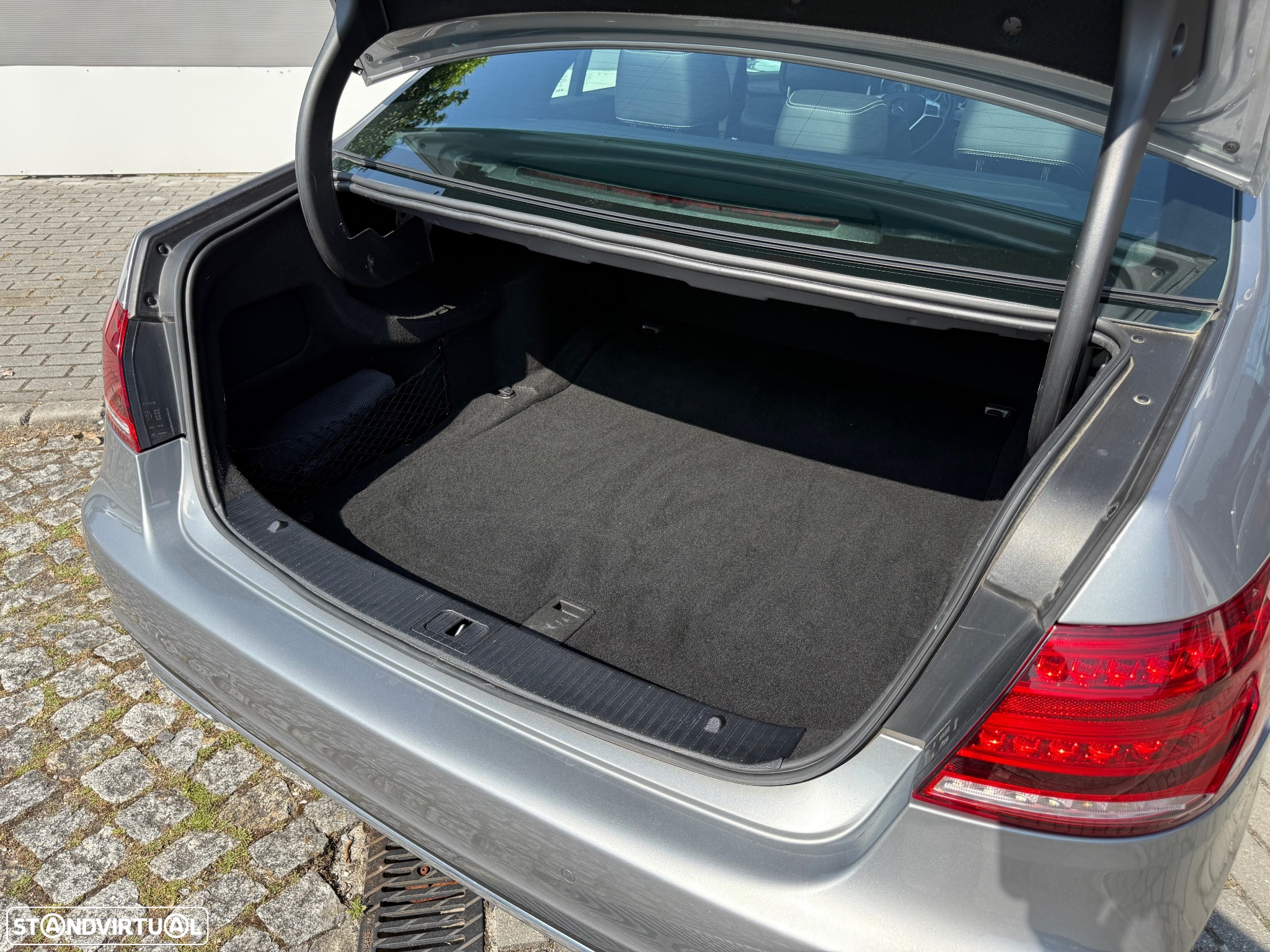Mercedes-Benz E 300 Bluetec Hybrid Avantgarde - 17