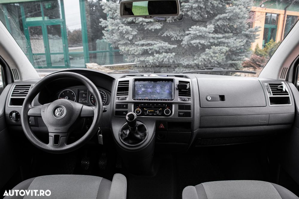 Volkswagen Caravelle - 10