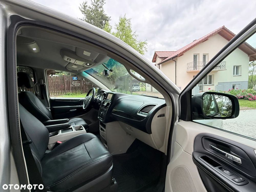 Chrysler Town & Country 3.6 Touring - 27
