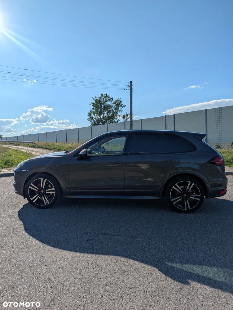 Porsche Cayenne GTS - 7