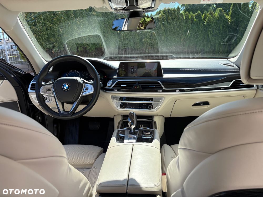 BMW Seria 7 740d xDrive - 34