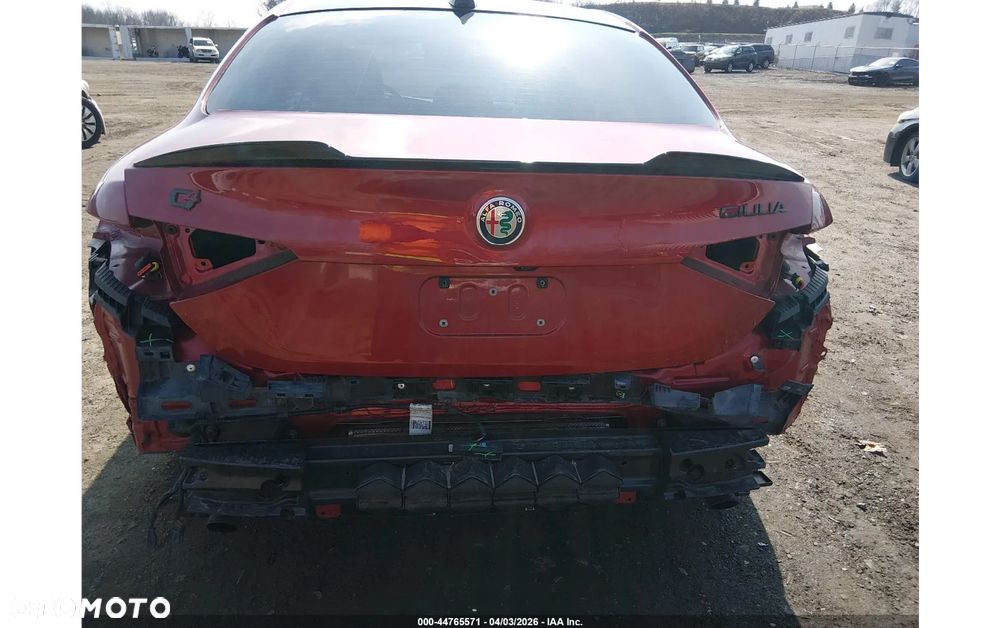 Alfa Romeo Giulia - 10