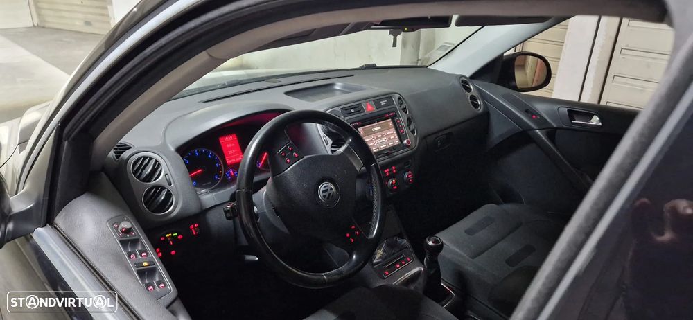 VW Tiguan 2.0 TDi Sport 4Motion - 9