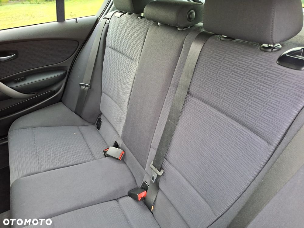 BMW Seria 1 116i - 25