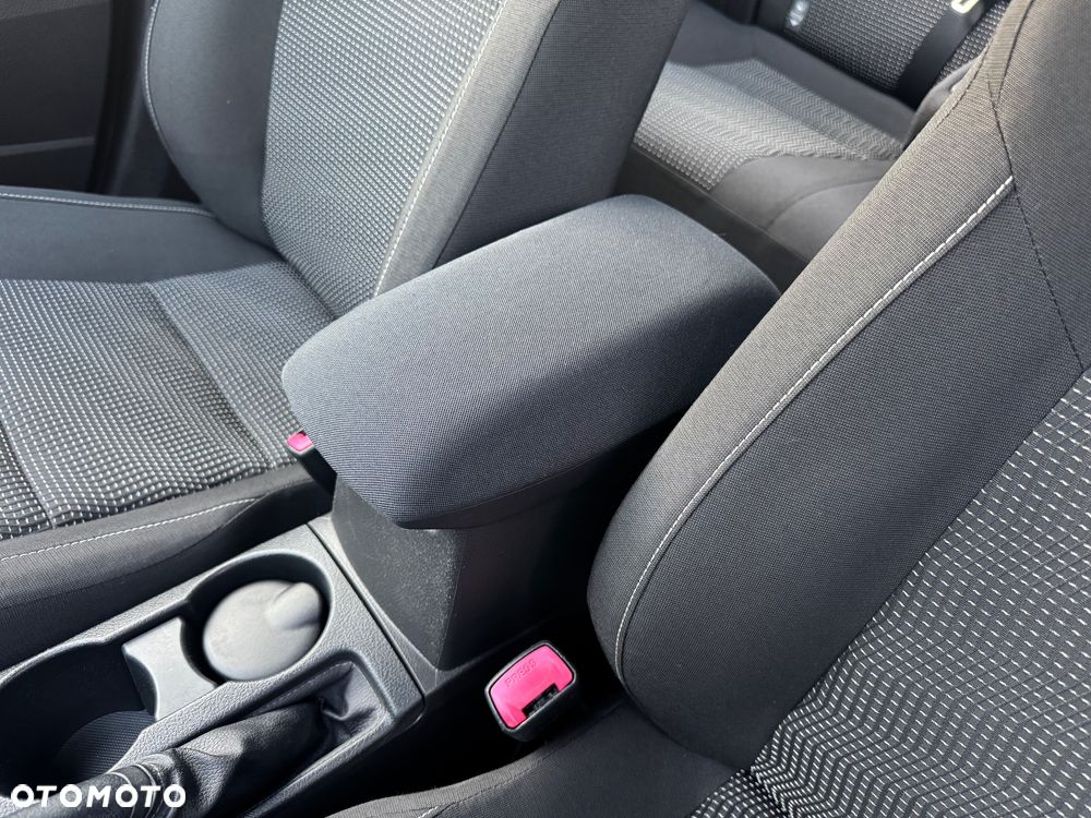 Toyota Auris - 16