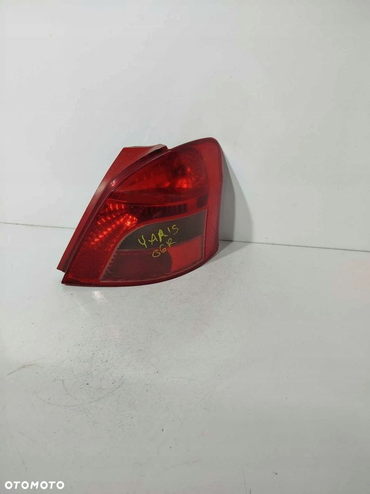 LAMPA PRAWA TYLNA TOYOTA YARIS II 06-09 HB - 4