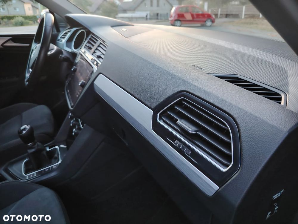 Volkswagen Tiguan 2.0 TDI SCR R-Line - 17