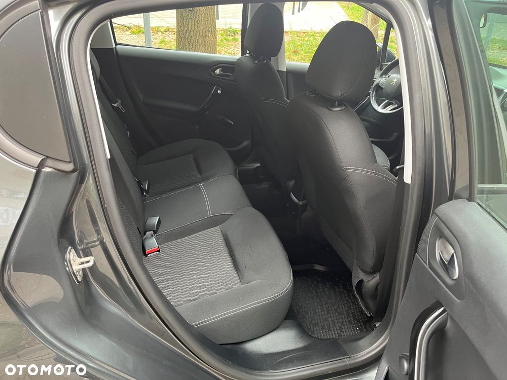 Peugeot 208 1.2 PureTech Style - 9