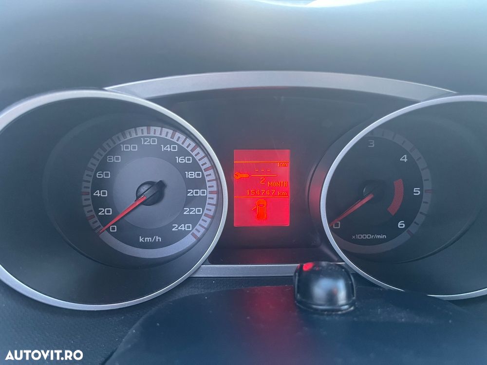 Mitsubishi Outlander - 10