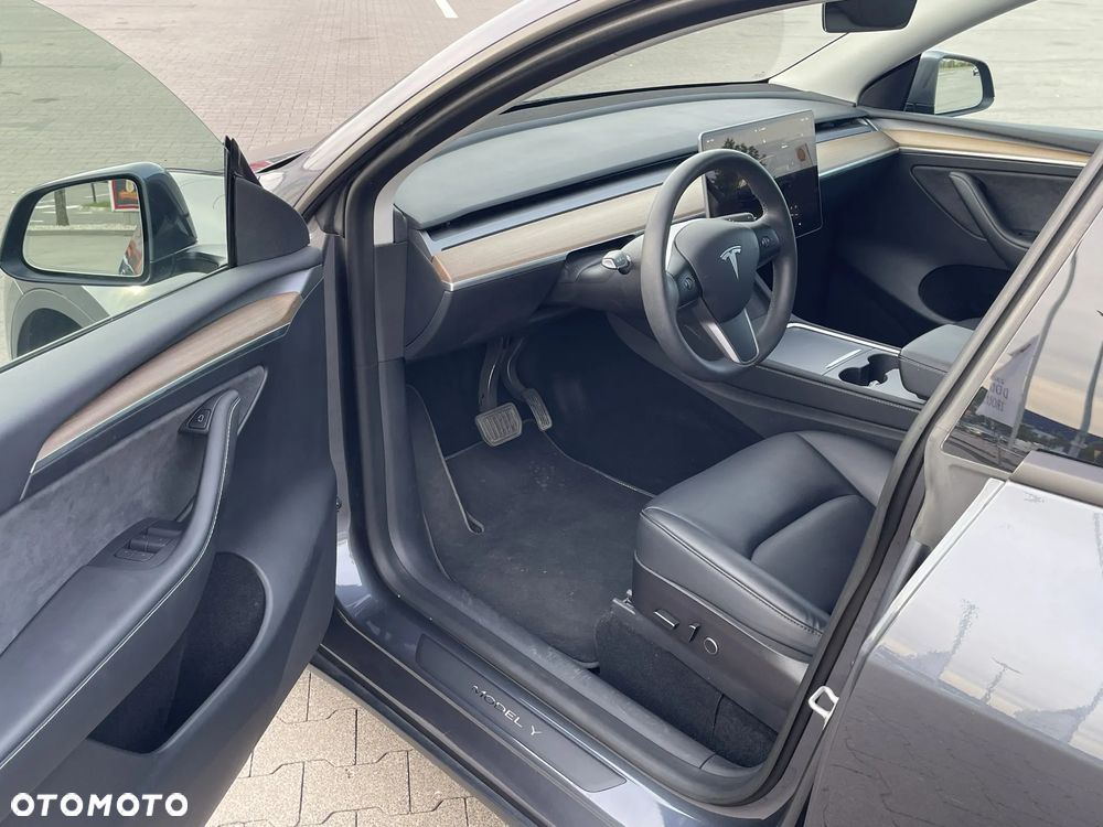 Tesla Model Y Long Range AWD - 5