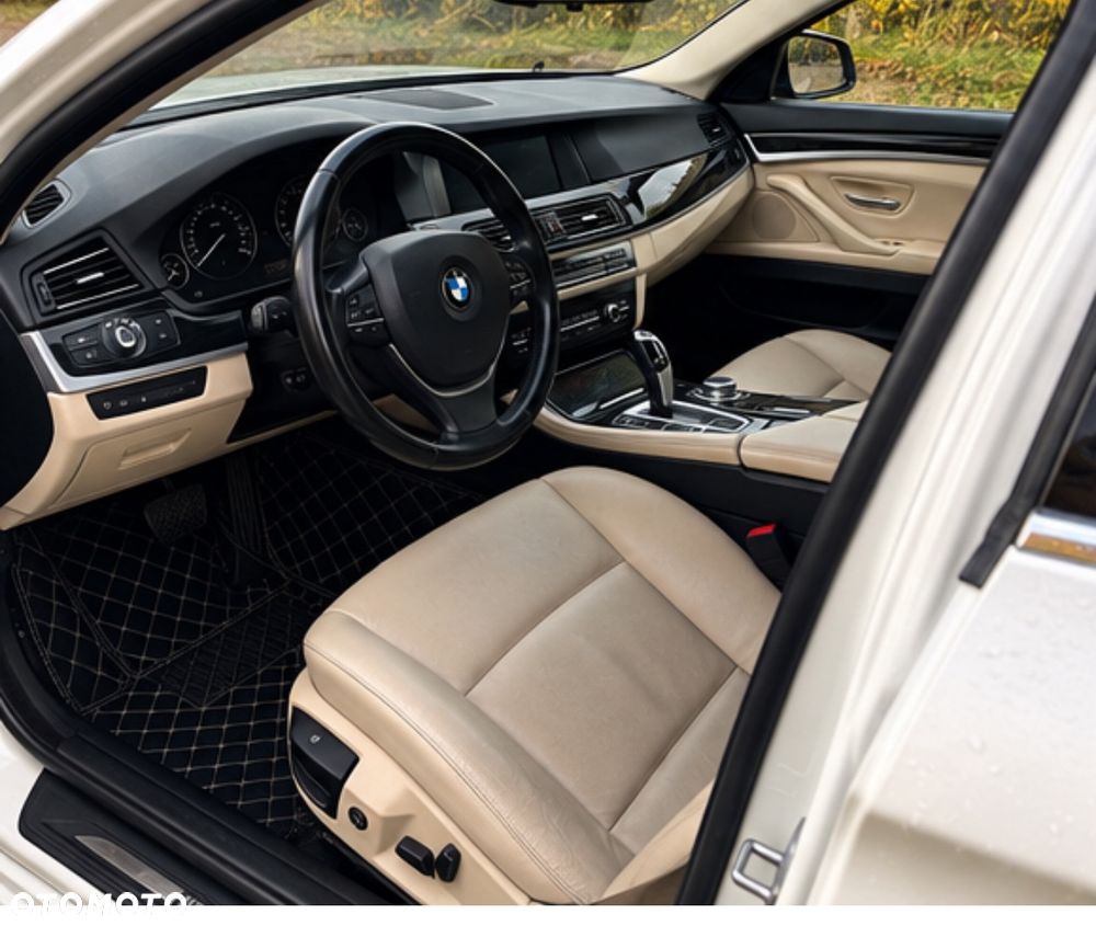 BMW Seria 5 525d Sport-Aut Luxury Line - 4