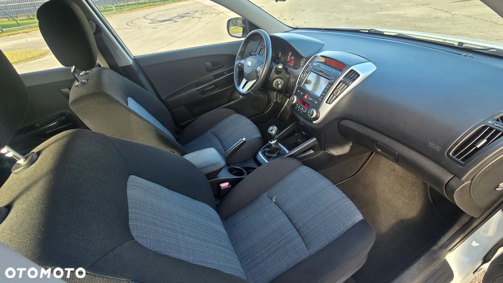 Kia Ceed - 16