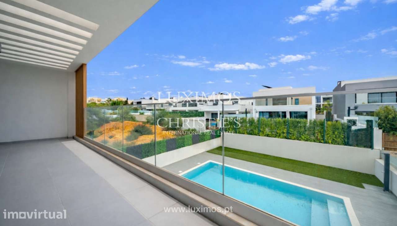 Nova moradia V4 com piscina, à venda em Al-Sakia, Quarteira, Algarve - Grande imagem: 2/25
