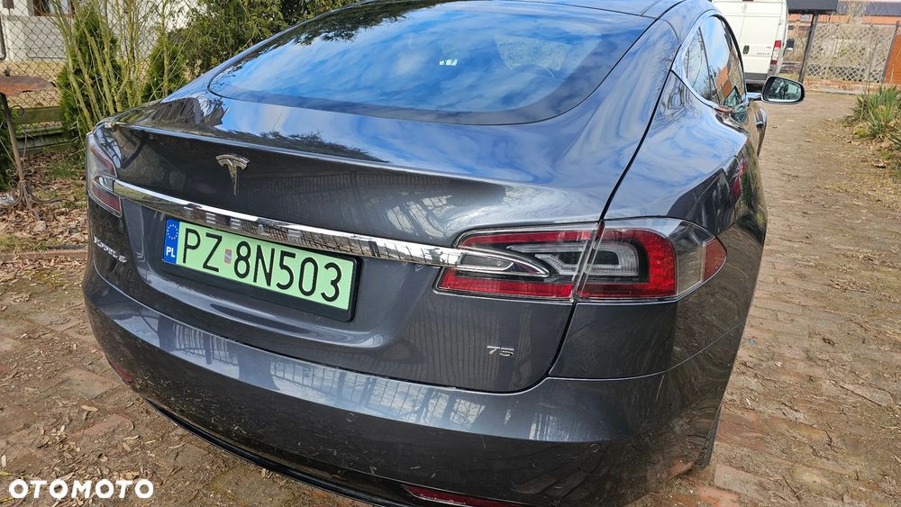 Tesla Model S - 7