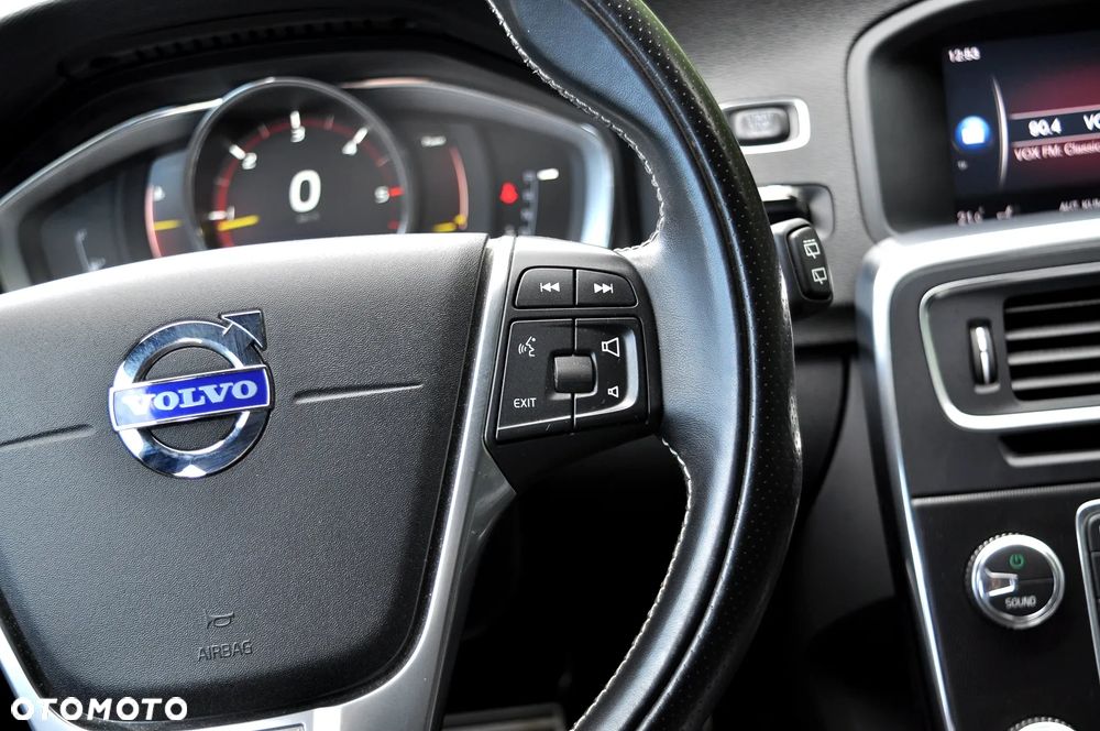Volvo V60 D4 Geartronic R-Design - 23
