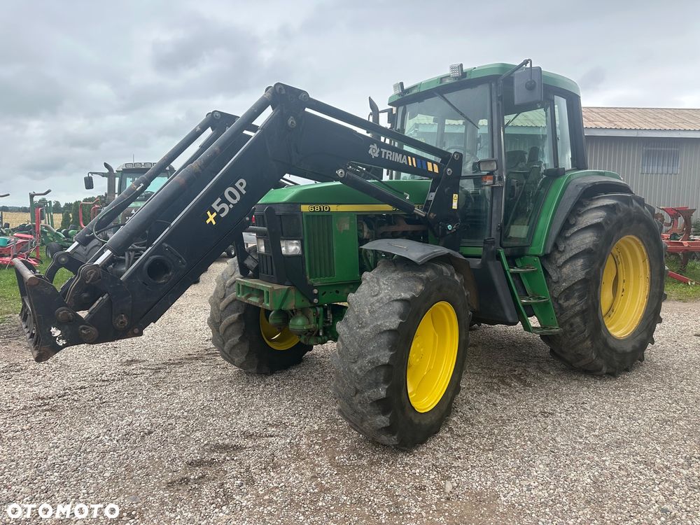 John Deere 6810