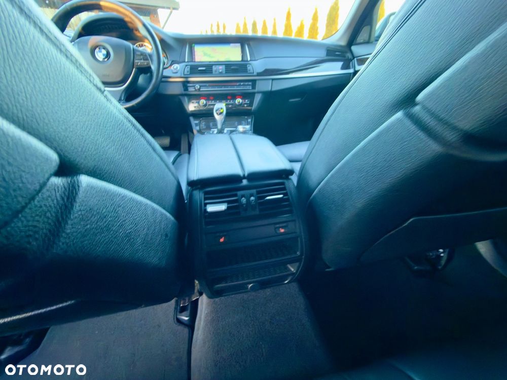 BMW Seria 5 528i xDrive Sport-Aut Luxury Line - 27