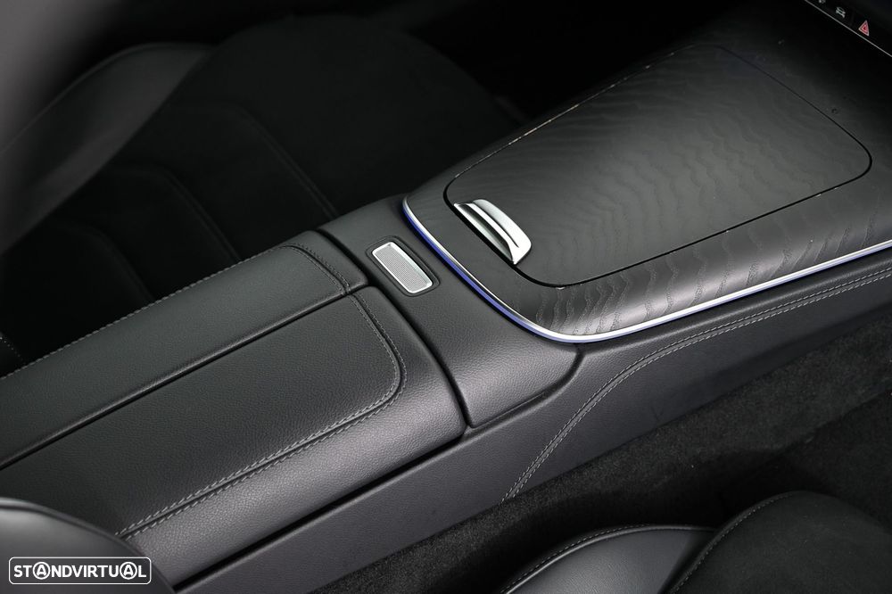 Mercedes-Benz E 300 e AMG Line - 24