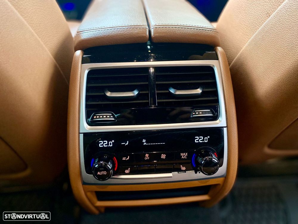 BMW 750 d xDrive Pack M Auto - 31
