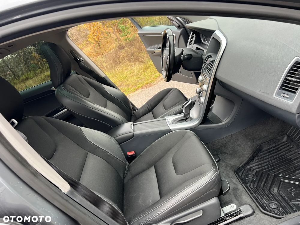 Volvo XC 60 D5 AWD Momentum - 20