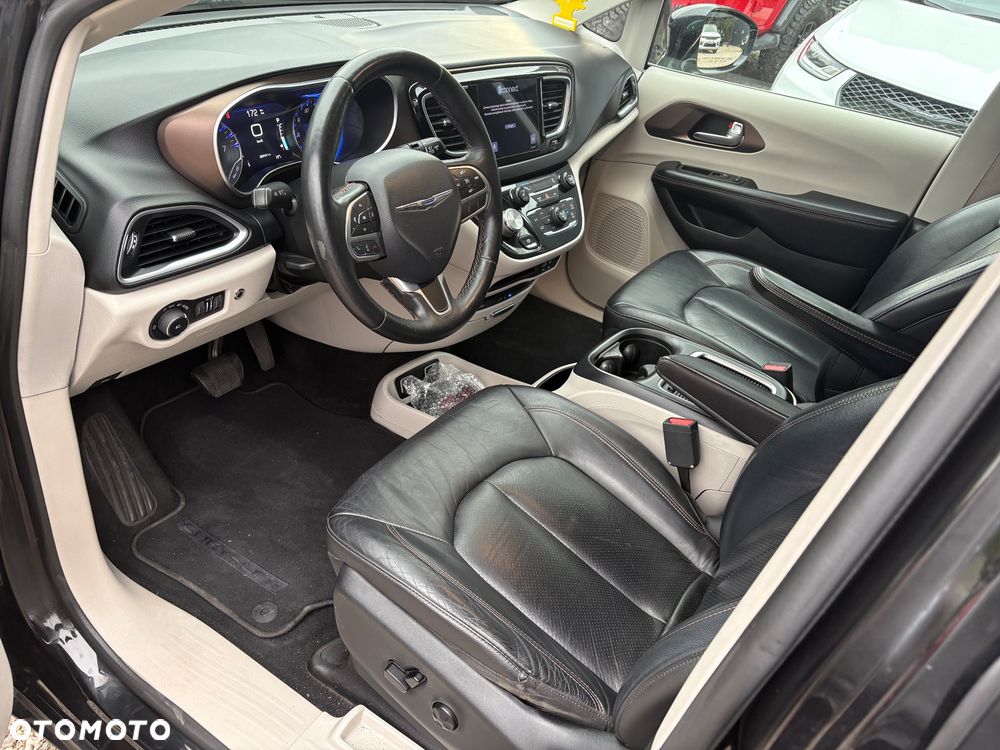 Chrysler Pacifica - 13