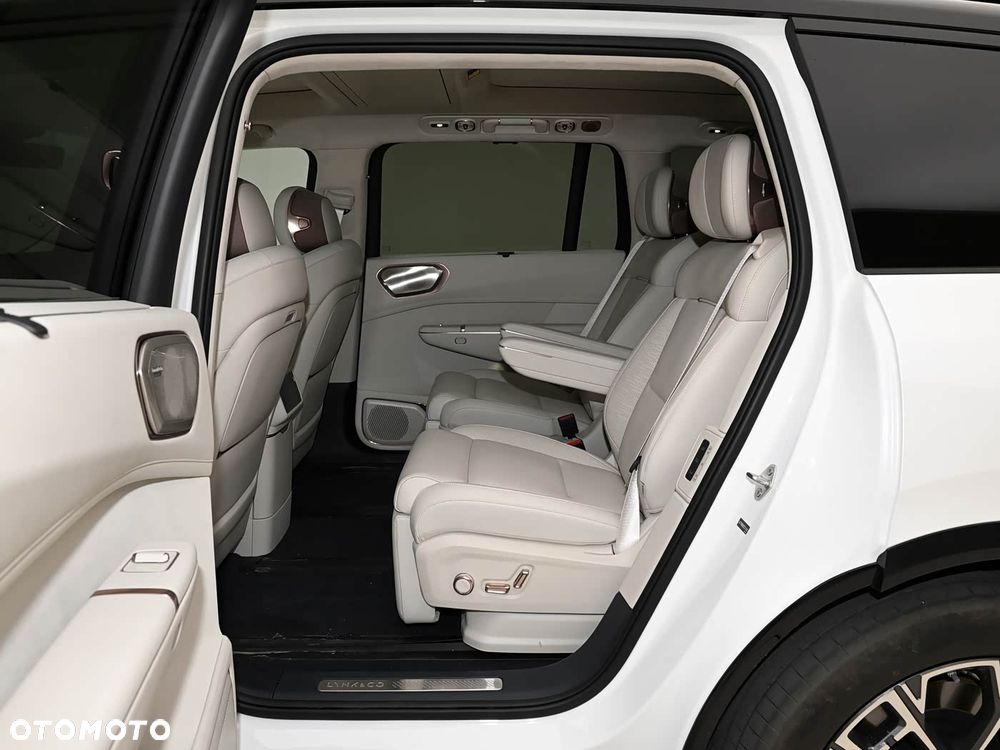 Lynk & Co 900 - 12