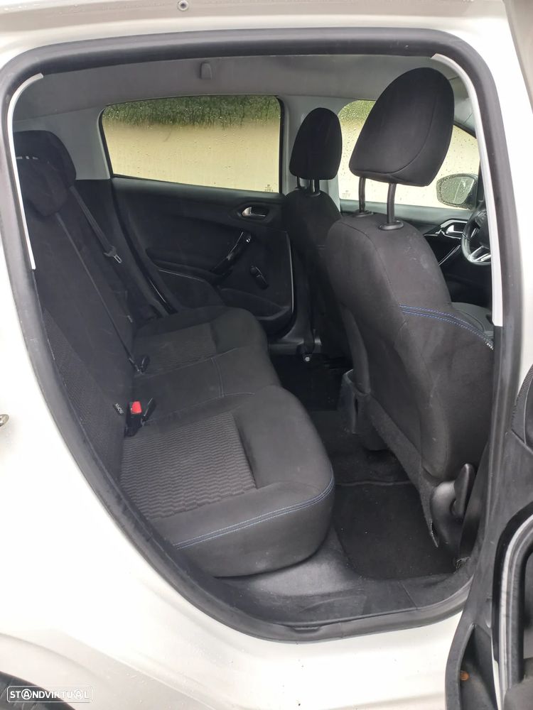 Peugeot 208 1.2 PureTech Active - 10
