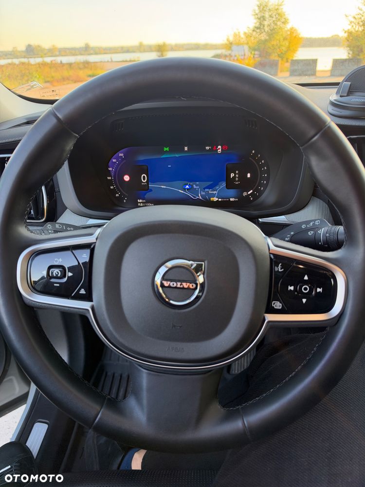 Volvo XC 60 B5 B AWD Plus Bright - 17