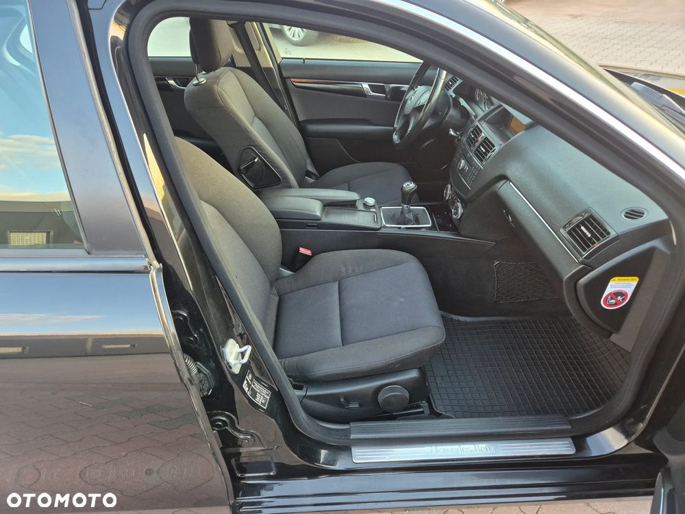 Mercedes-Benz Klasa C 200 CDI DPF BlueEFFICIENCY Elegance - 9