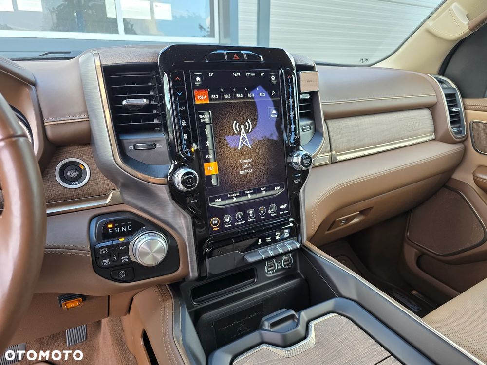 RAM 1500 Crew Cab Shortbed Longhorn - 9