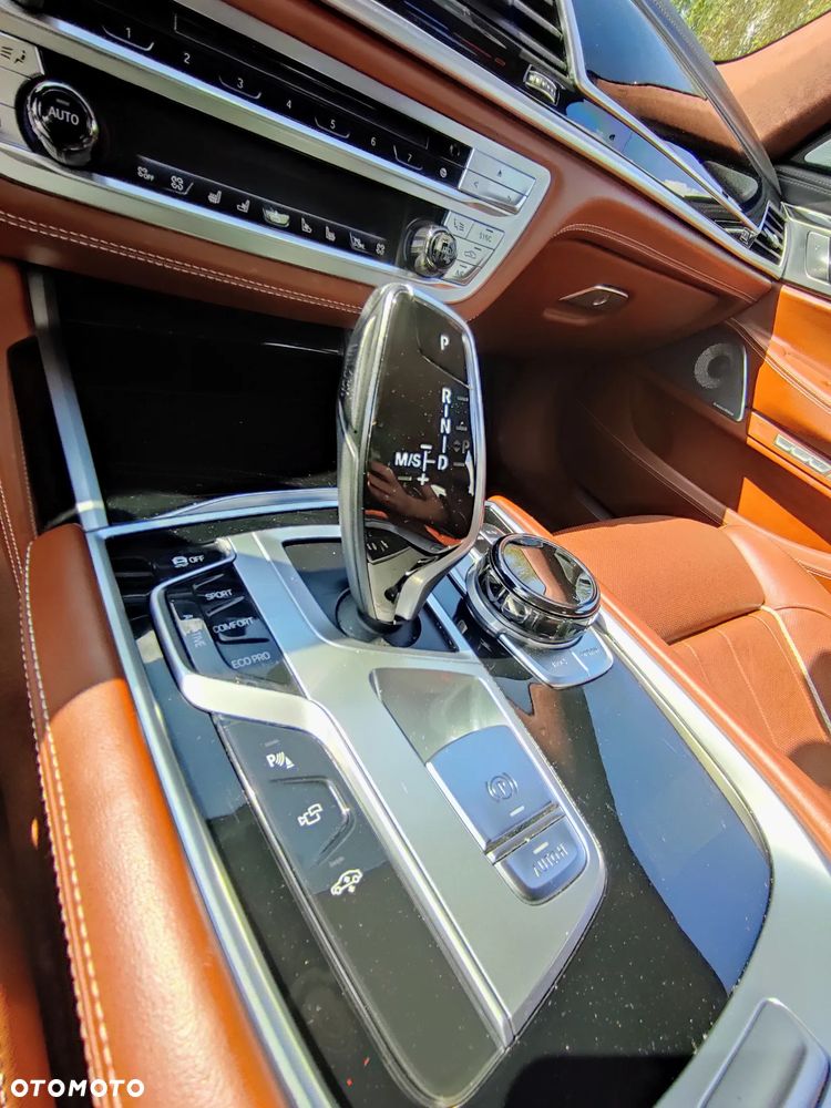 BMW Seria 7 750Li xDrive - 13