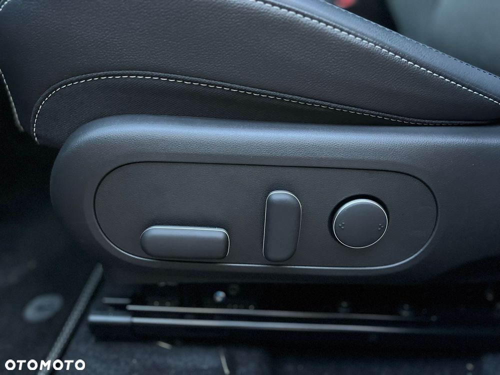 Hyundai Kona 65kWh Executive - 11