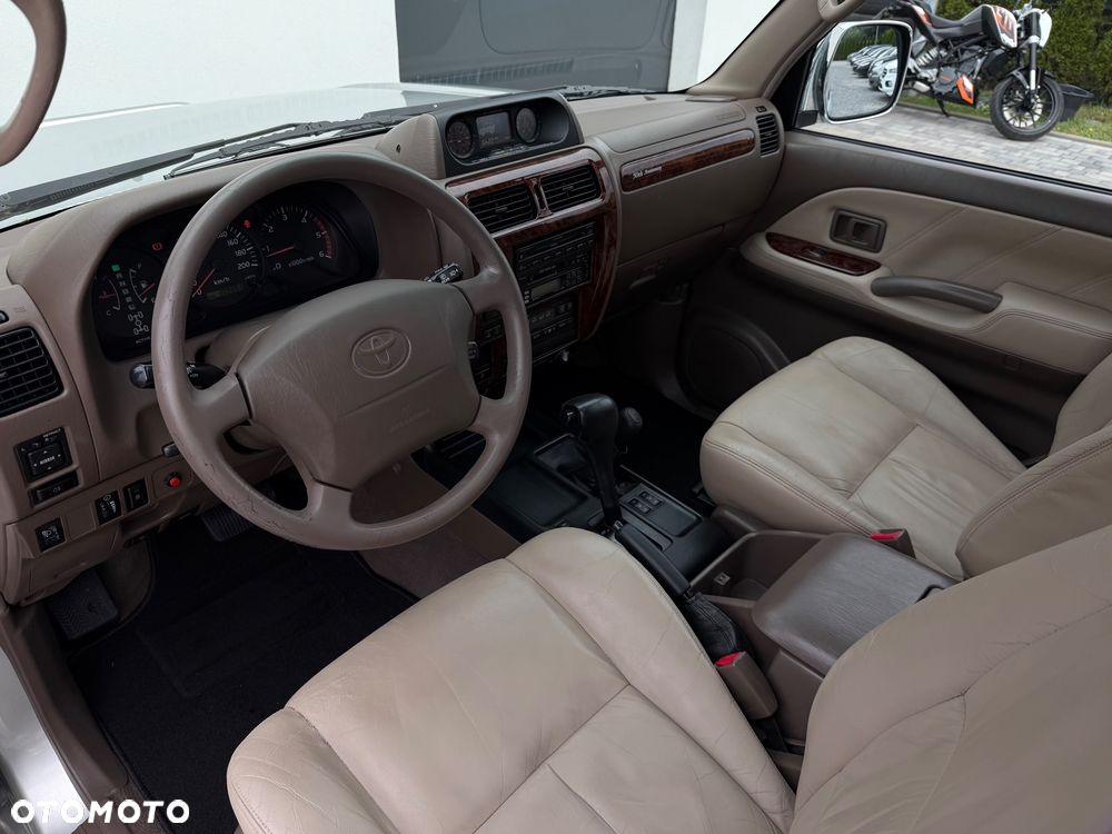 Toyota Land Cruiser - 13