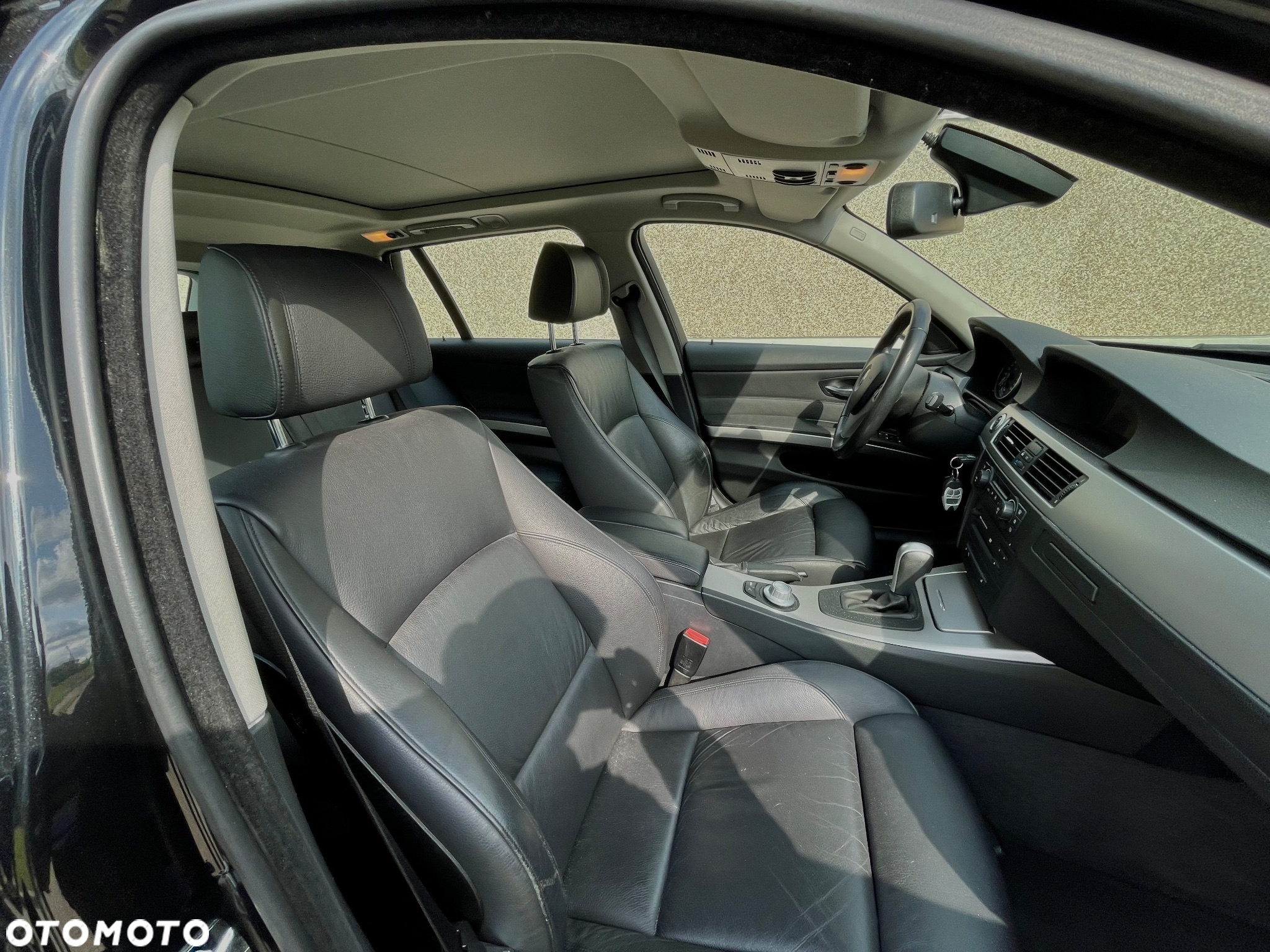 BMW Seria 3 325i Touring - 12