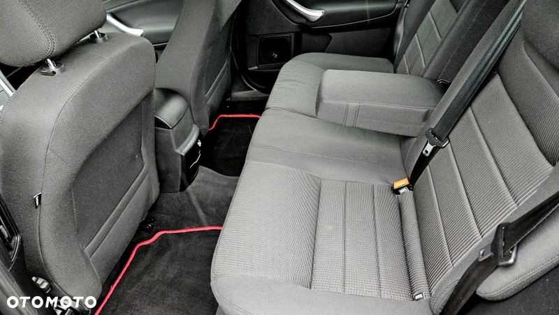 Ford Mondeo 2.0 Ghia - 26