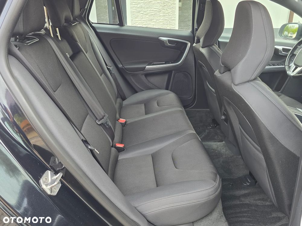 Volvo V60 D4 Summum - 25