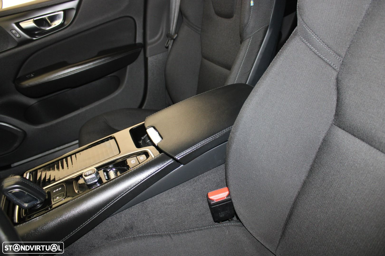 Volvo V60 2.0 T8 AWD TE Momentum - 24