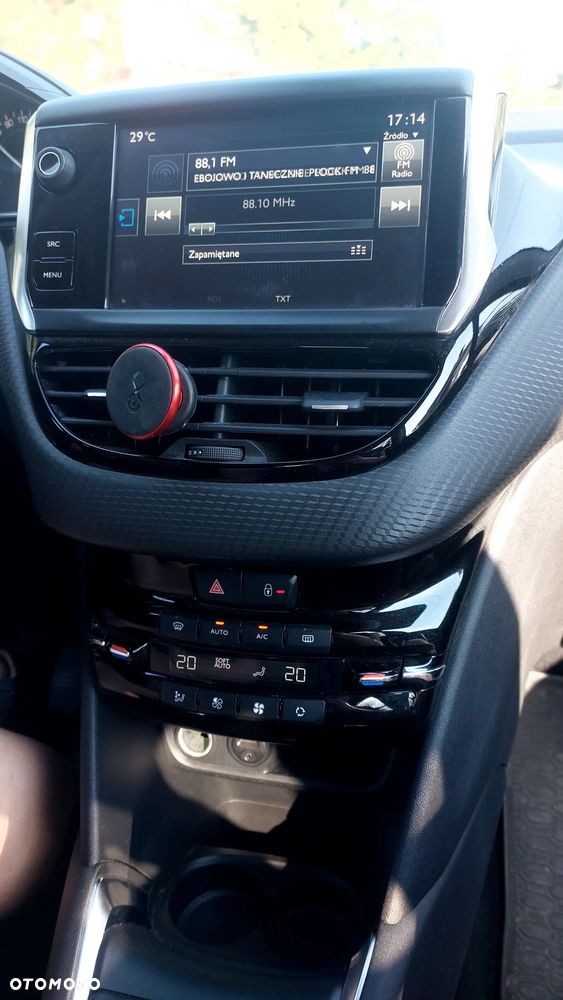 Peugeot 208 1.2 PureTech Allure - 8