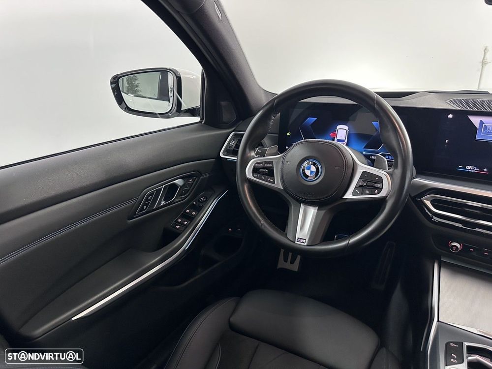 BMW 330 e Pack Desportivo M Pro Auto - 13