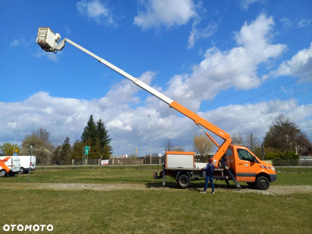 Mercedes-Benz SPRINTER - 24