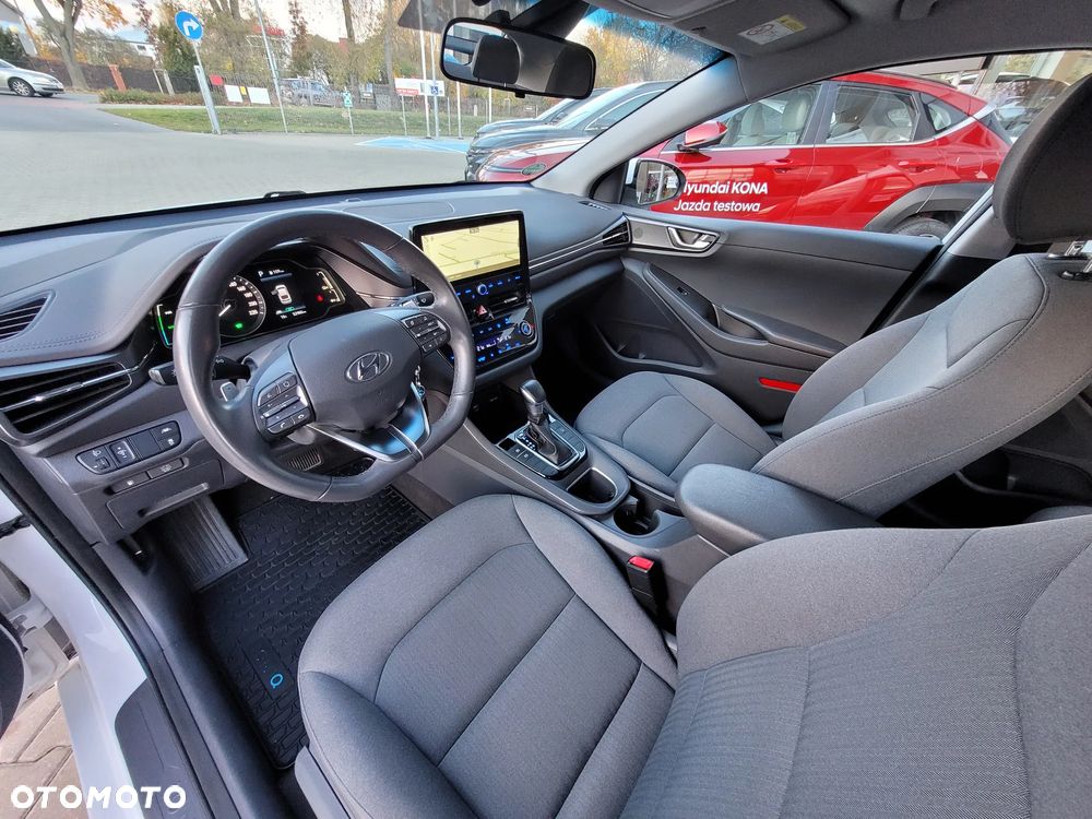Hyundai IONIQ hybrid Business - 12