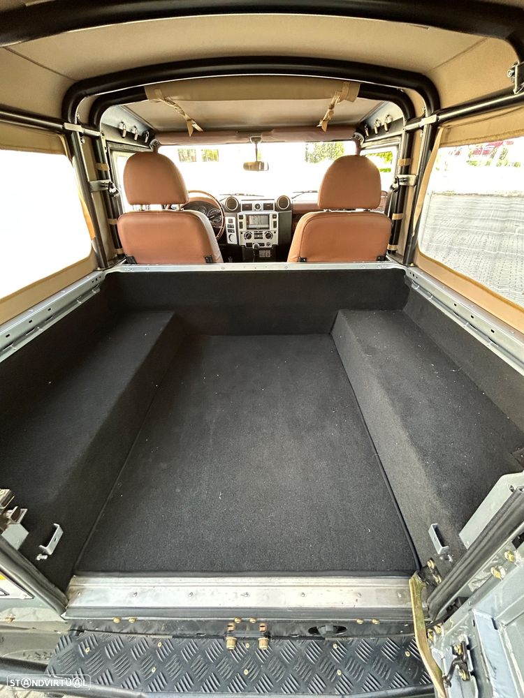 Land Rover Defender 90 2.4 CRD S - 44