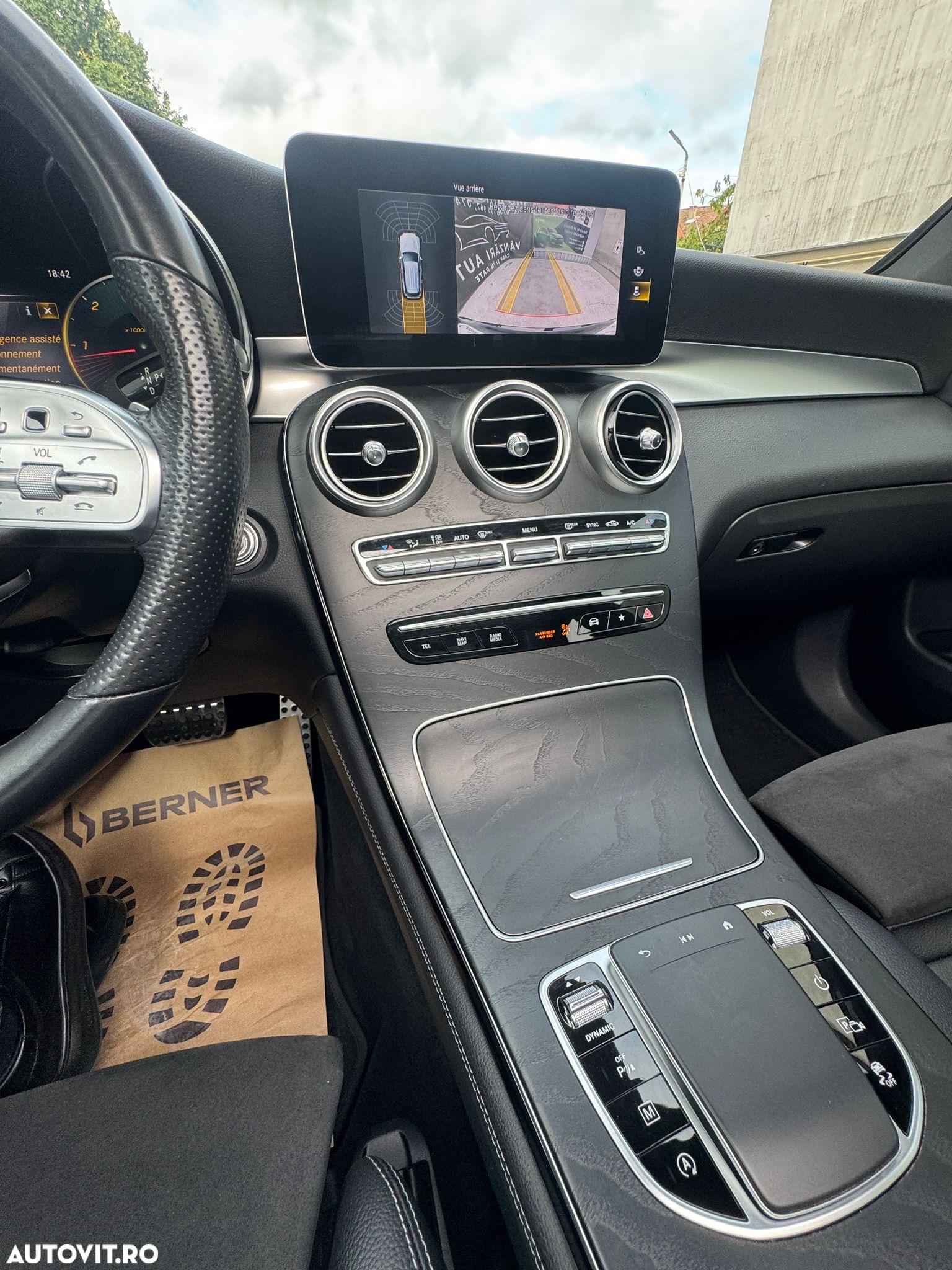 Mercedes-Benz GLC - 12