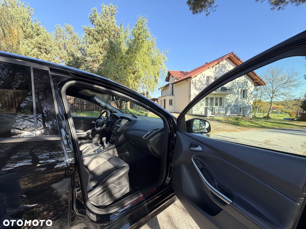 Ford Focus 2.0 EcoBoost ST mit Leder-Sport-Paket - 23