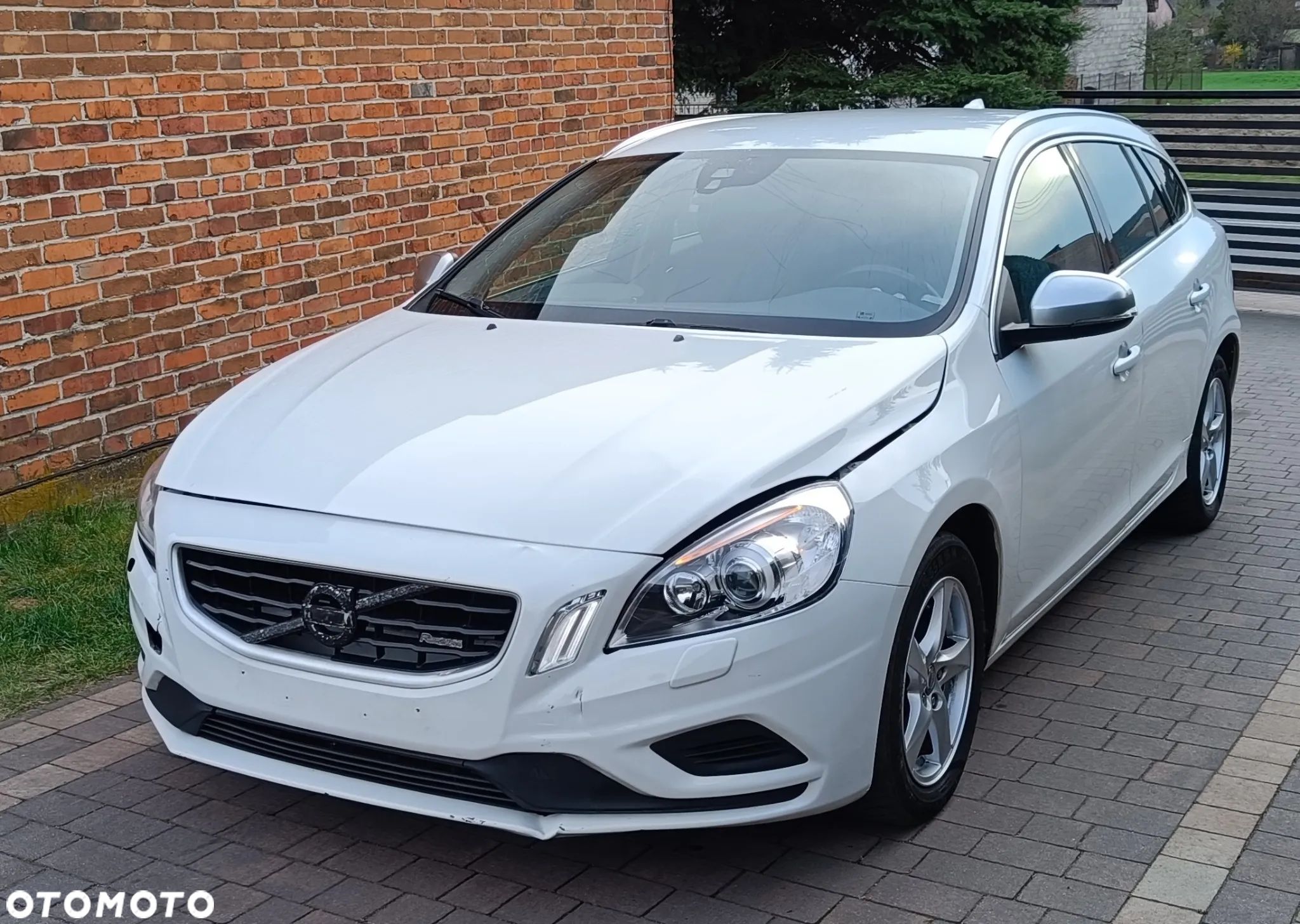 Volvo V60 T3 R-Design Kinetic - 1