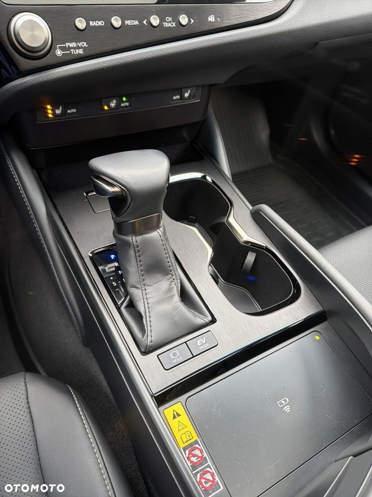 Lexus ES 300h Business Edition - 15